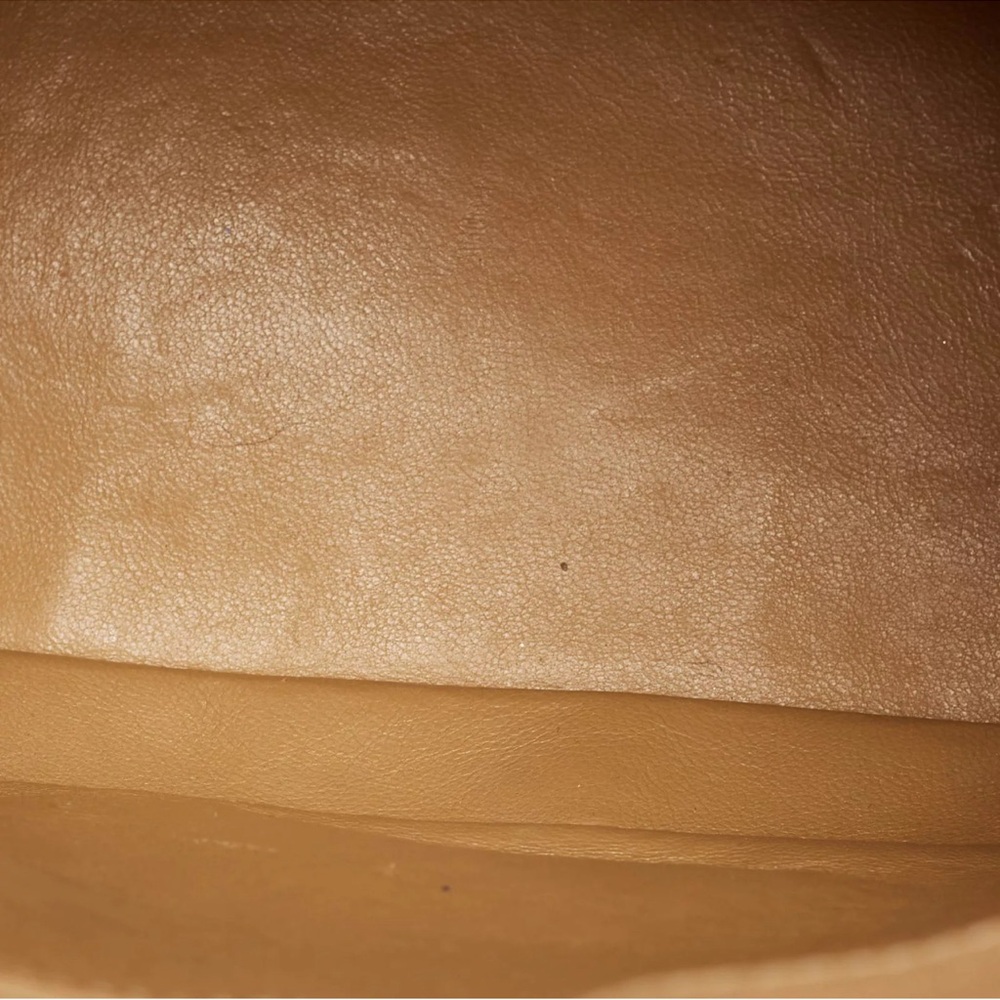 CHANEL Beige Quilted Tote Bag - Picture 6 of 9